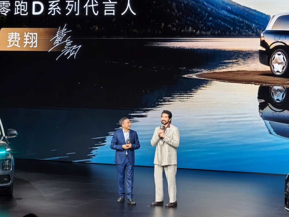 零跑杀疯了!9系旗舰SUV干到20万出头,发布会现场欢呼声炸了