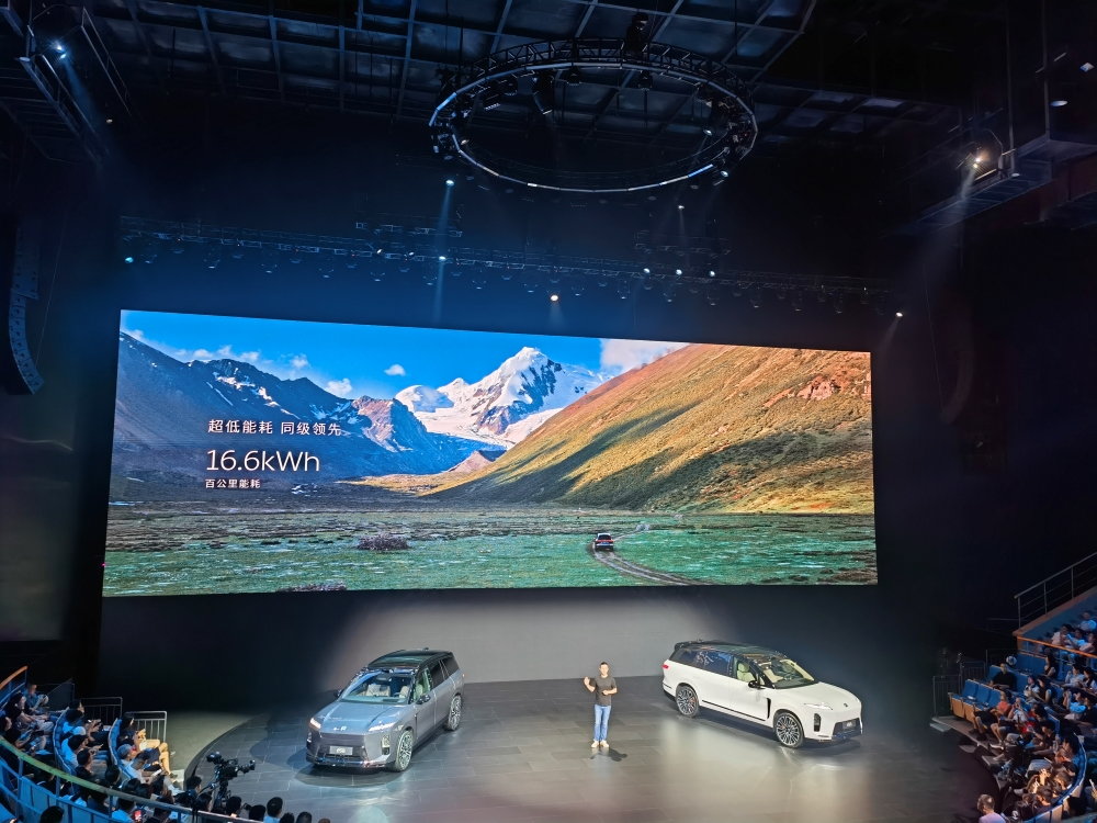 李斌豁出去了!全新ES8预售比老款便宜12万,蔚来美股大涨超10%