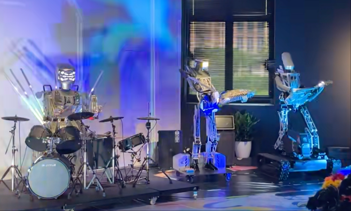 探访全球首家具身智能机器人4S店！超50款机型看花眼，还有机器人协作餐厅