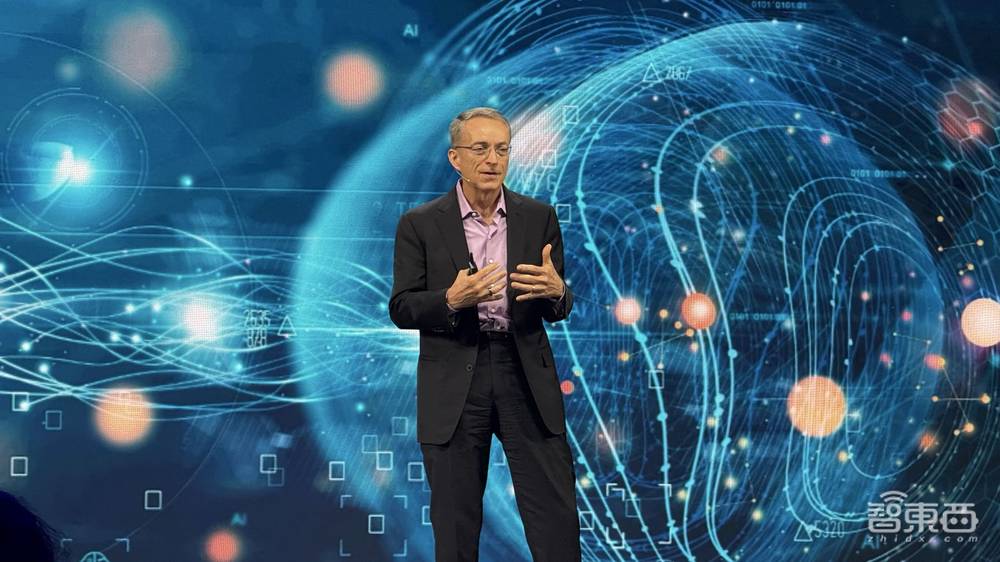 AI圈顶流捧场!黄仁勋苏姿丰都来了,联想亮AI Now智能体大招,连甩10多个重磅AI产品