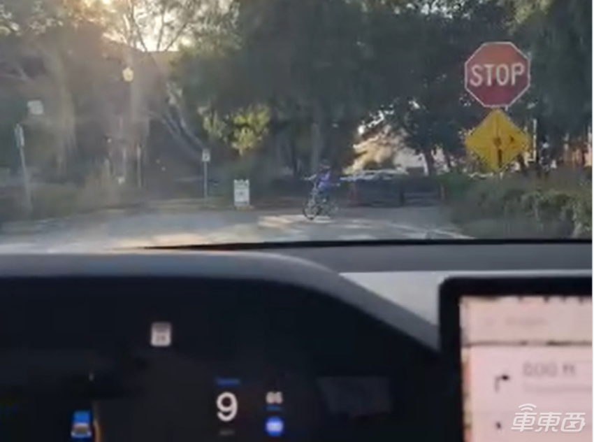 评论区炸锅了!马斯克直播路测FSD,45分钟仅接管一次