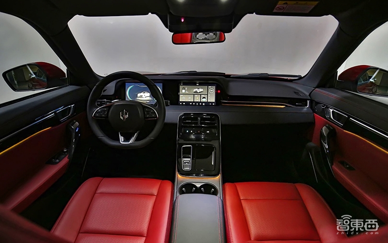 10万块买电动跑车！百公里加速7秒内，还能玩自动驾驶