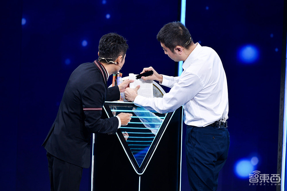 “汽车机器人”开跑、数字人唱跳作诗，一文看尽百度世界大会干货