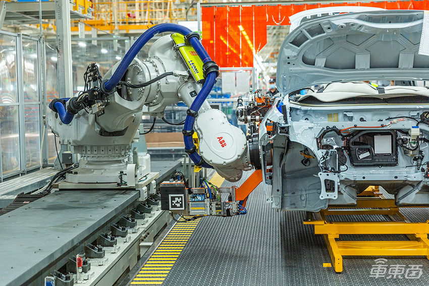 一辆高质量的电动汽车如何打造?看完这个工厂后我有了答案
