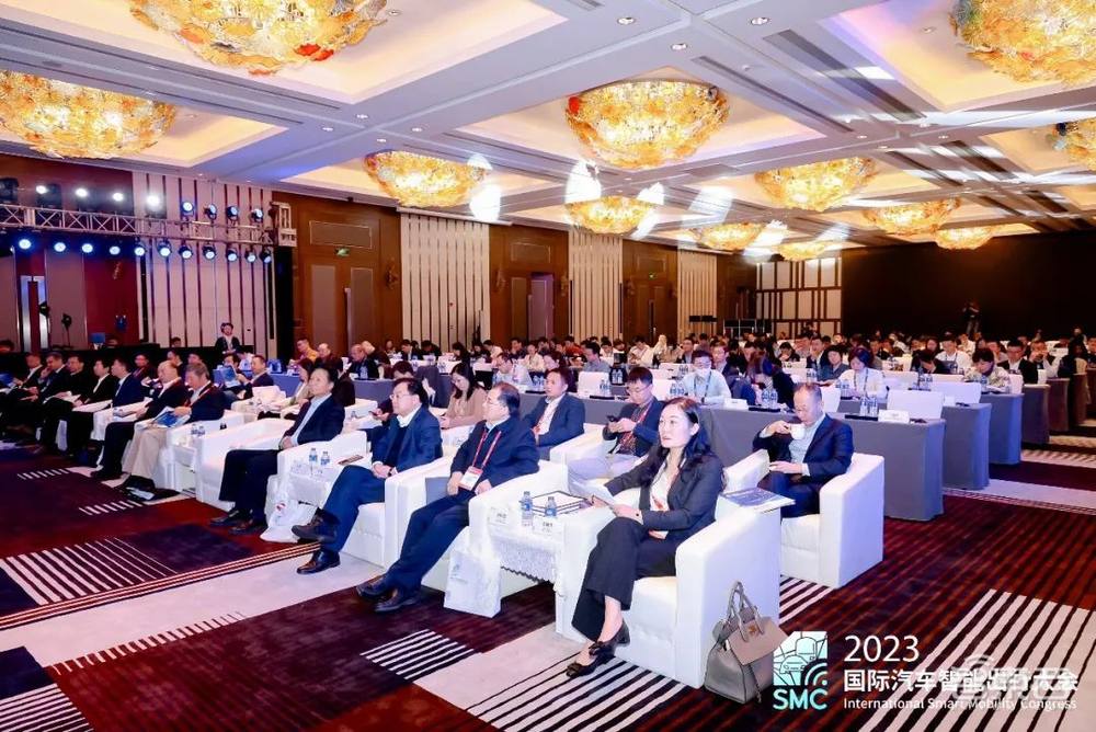 第四届国际汽车智能出行大会主论坛在上海市嘉定区召开