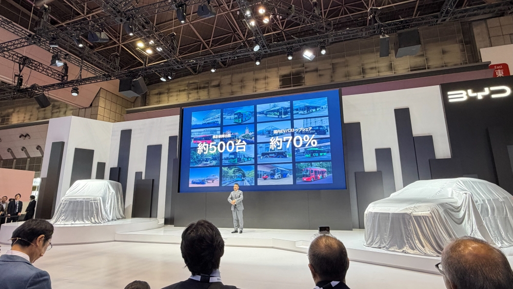 比亚迪扎根日本20年交卷：特供小车明年上市，首款插混车型亮相