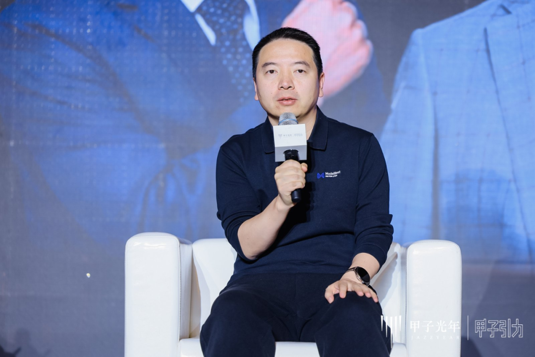 70余位大咖激辩AI下半场生存法则，「2025甲子引力年终盛典」圆满落幕