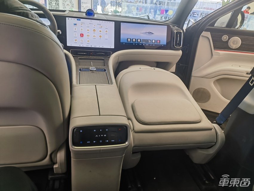 问界M9有多火？BBA车主扎堆体验，有人卖掉百万豪车选择下定