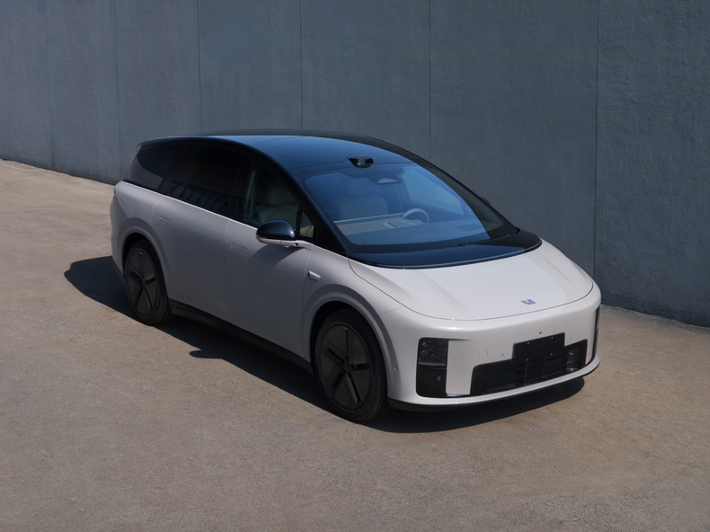 李想回应一切！冲击50万年销，预告纯电旗舰，还谈了高管出走和涨价