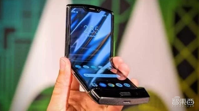 三星的“翻盖手机”来了!Galaxy Z Flip折叠屏手机上手视频曝光