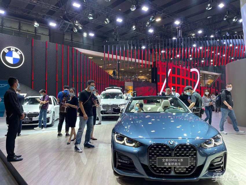 今年最后一场汽车盛会！奔驰最豪SUV开卖，大牌纯电车扎堆亮相