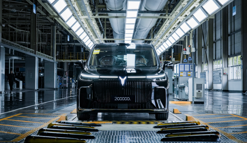 岚图梦想家20万辆整车下线！冠军版30.99万开卖，剧透豪华MPV珠峰