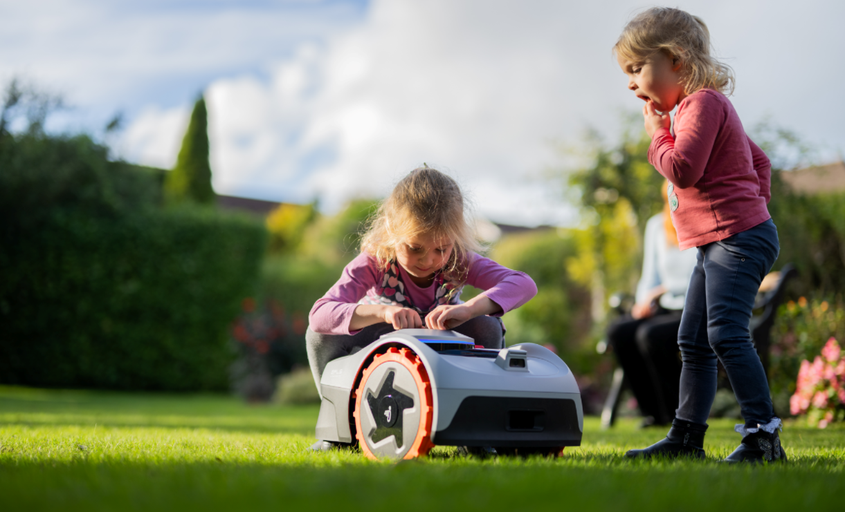北京机器人公司攻陷欧美家庭!三年营收翻7倍,独家对话创始人