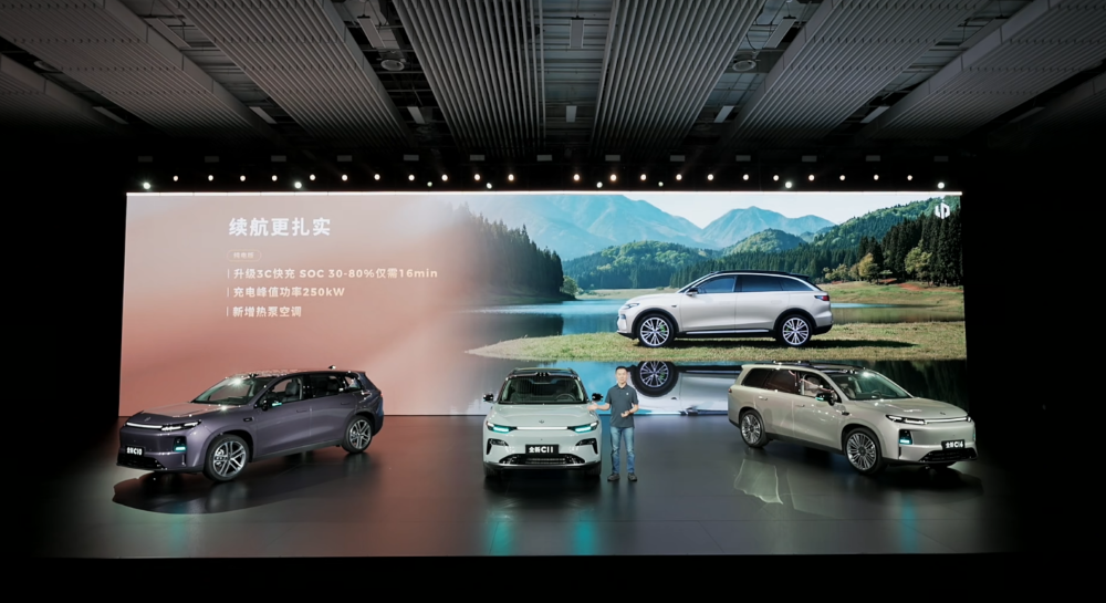 零跑发狠了！三款车17个版型一起上，打满12到17万市场