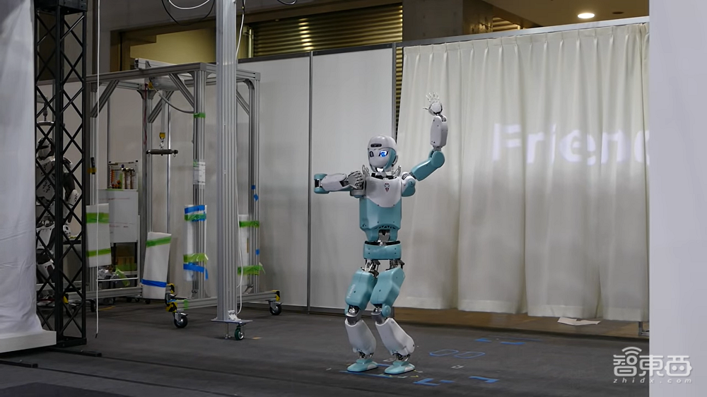 日本机器羊来了!能驮着人踱步,还能四驱行驶