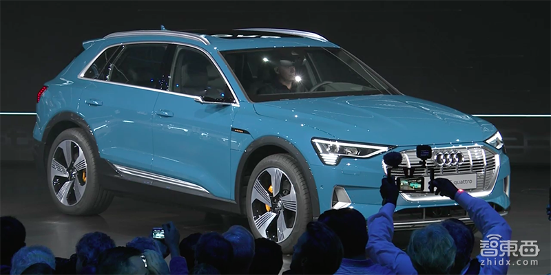 全球首款无后视镜汽车!奥迪纯电e-tron发布,外形套娃Q8