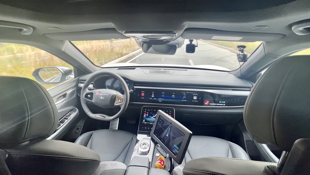 你放心让机器开车吗？看完这份自动驾驶安全白皮书就懂了