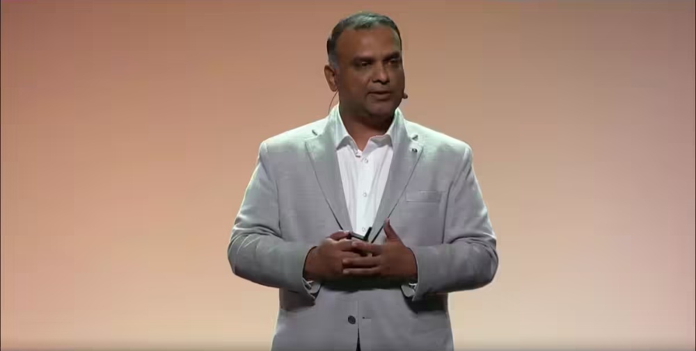 硅谷AI大佬迁徙图谱:32人易职,有人反复横跳,苹果最伤