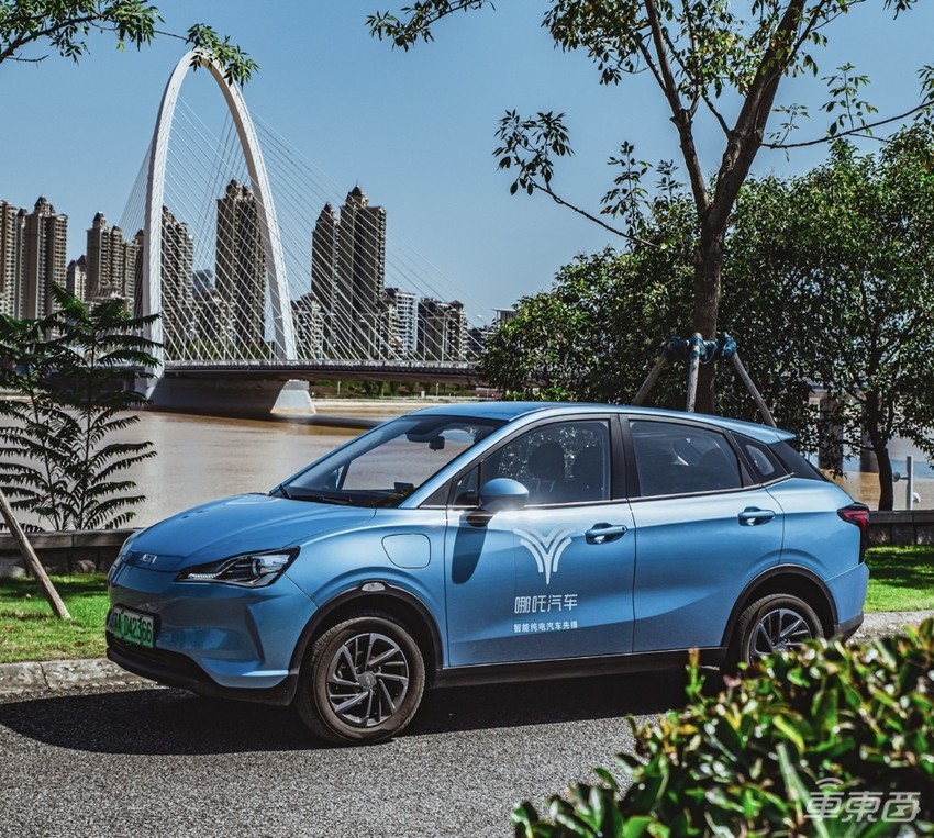 周鸿祎支持的哪吒汽车,冲着“蔚小理”冲过来了