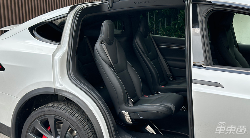 试驾特斯拉新款Model X：继续尝试改变汽车交互，依然是少数人玩具
