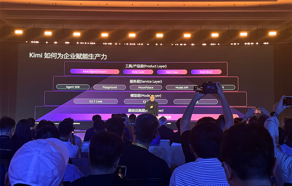 对话Kimi B端负责人黄震昕:把国产大模型搬上亚马逊云科技,未来与海外“御三家”掰手腕