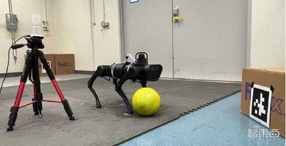 美國加州大學(xué)黑科技，讓宇樹的機(jī)器狗學(xué)會了精準(zhǔn)踢球射門