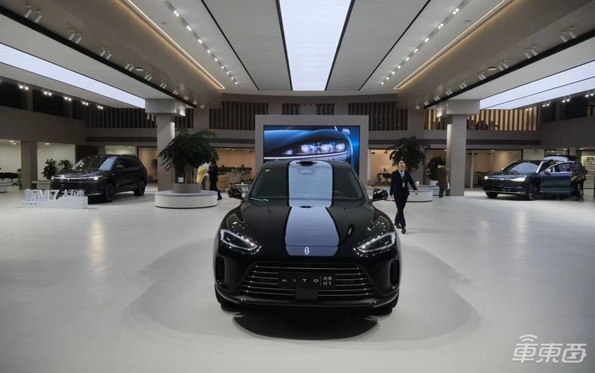 问界M9有多火？BBA车主扎堆体验，有人卖掉百万豪车选择下定