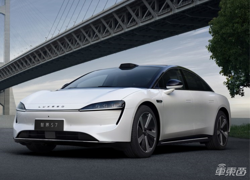 华为小米车圈首战开打！雷军称SU7 50万内无对手，十大车企激战纯电轿车