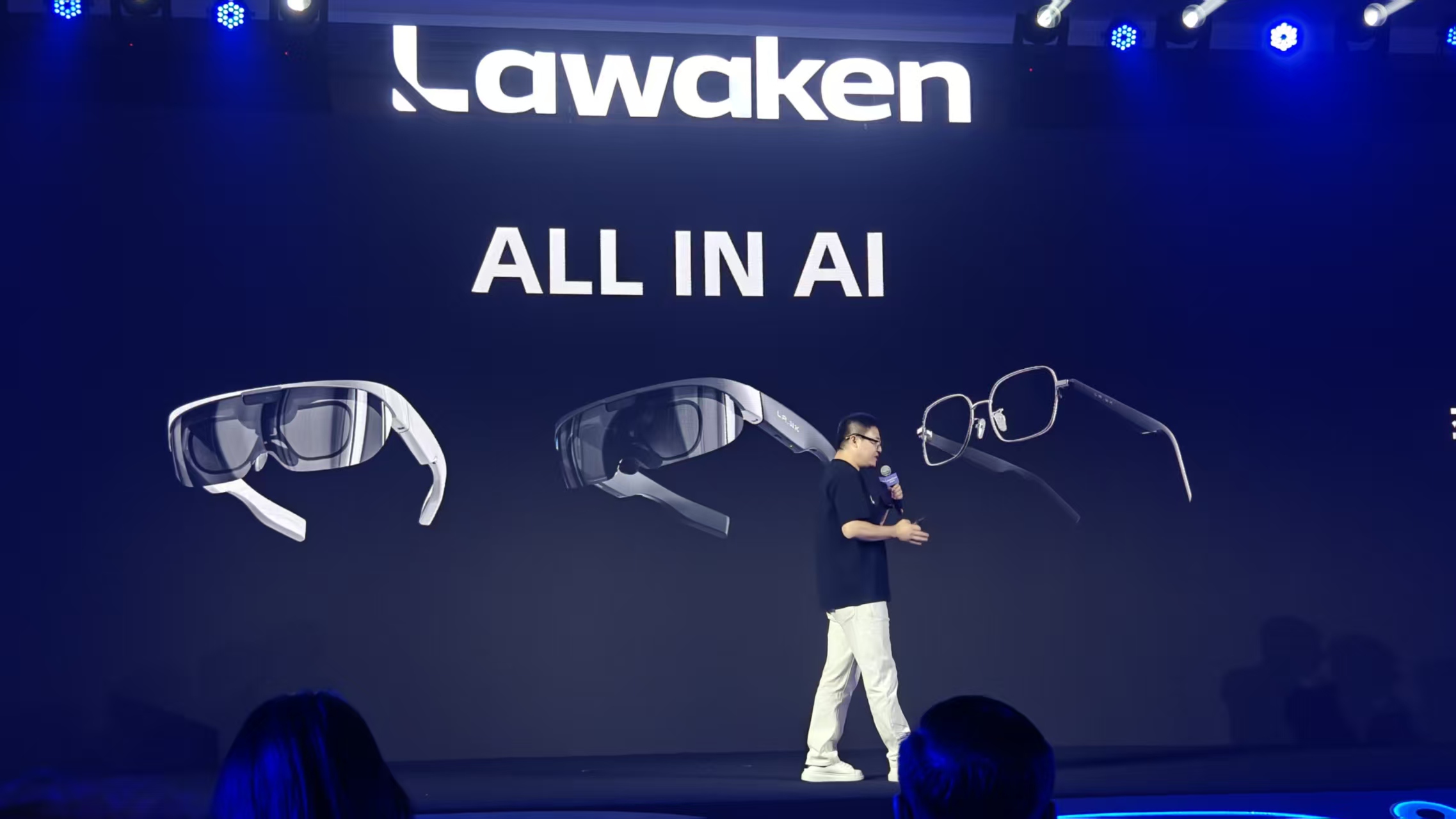 首發(fā)AI眼鏡專屬大模型，掏出“零級智能體”，李未可連發(fā)三款智能眼鏡，799元起