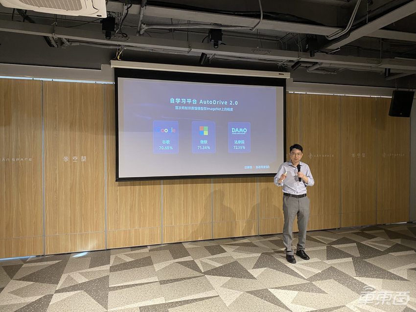 阿里造“驴”一周年！200台无人配送车驶入52城，L4卡车也来了