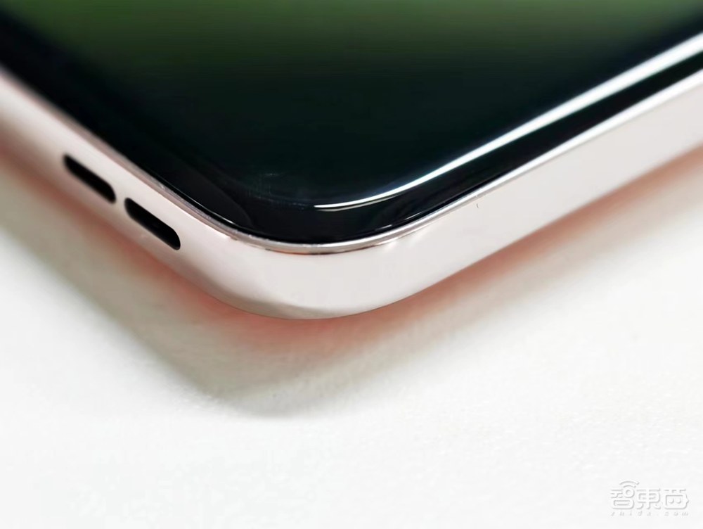 OPPO按下AI手机大众化加速键,Reno12成甜品级AI手机黑马