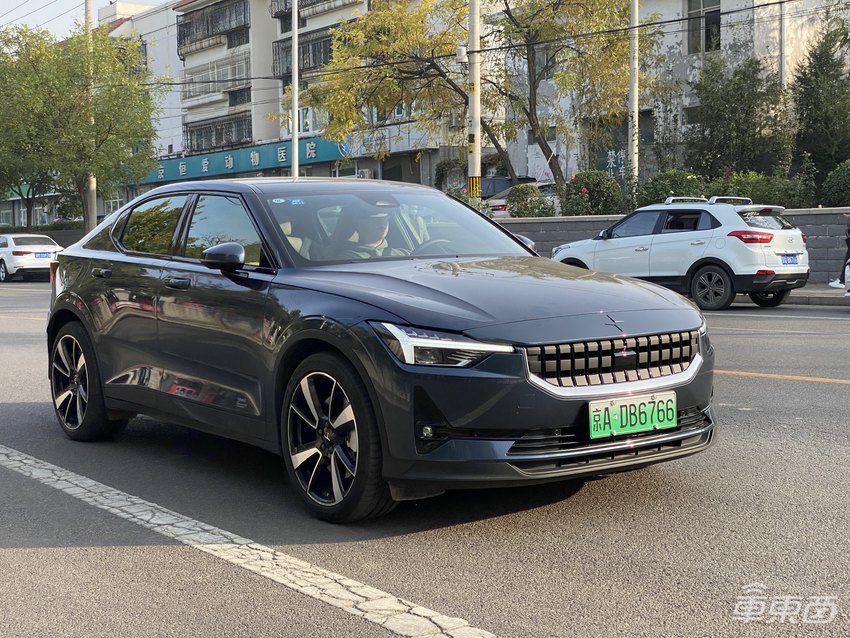 试驾极星Polestar 2：是电动轿跑也是艺术品 