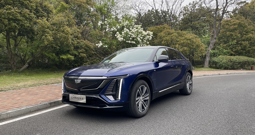 体验凯迪拉克全新一代SuperCruise！司机只用看路，靠屁股就能感知变道方向