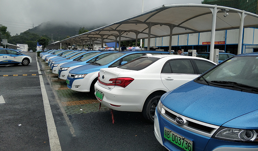 探访全球最大充电站！637根桩日充电16万度，坐标深圳