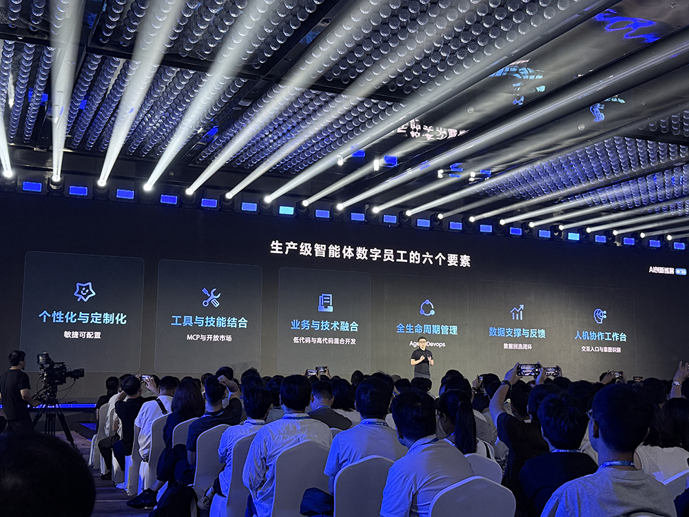 豆包最强AI修图模型来了!动嘴就能精准P图,扣子开源版上线,还搞定同声传译