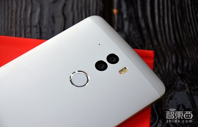 华为360抢先苹果都要跟进 双摄像头能拯救手机创新吗