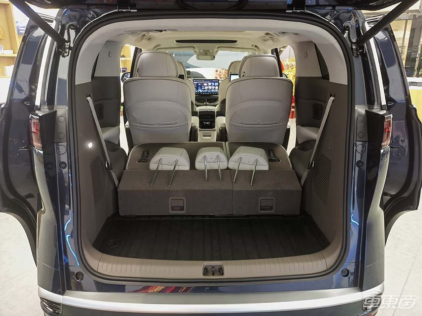 实探腾势门店：豪华车主扎堆看，比亚迪亲儿子突围高端