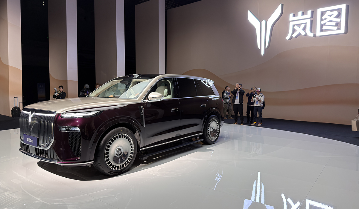 华为系最强？中国首款三腔空悬SUV，岚图泰山37.99万起开售