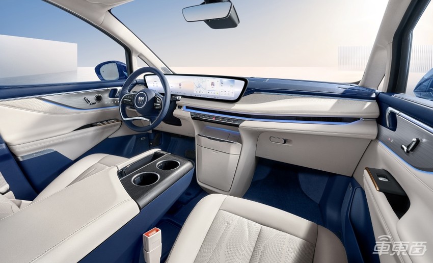 别克GL8陆尊插混版35.99万起售，上车文心一言，最远能跑1370公里