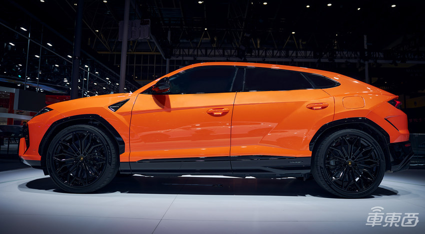 兰博基尼Urus SE震撼首秀:插电混动超级SUV开启电动新纪元