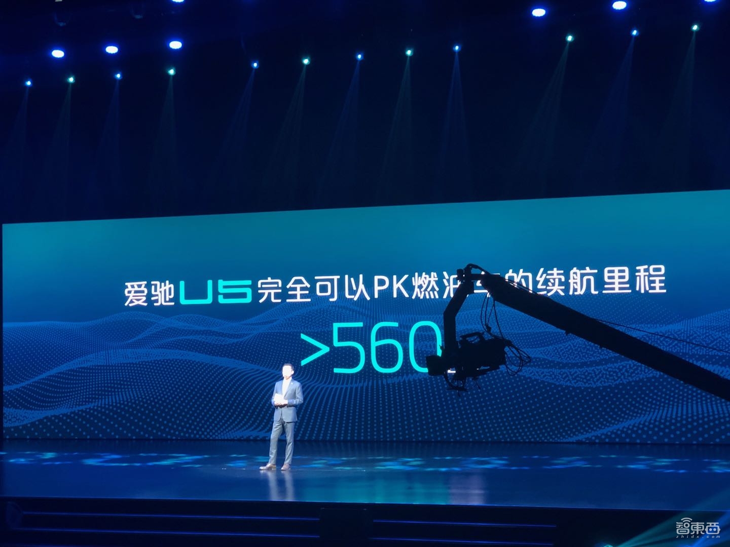 新造车最长续航诞生!爱驰U5交出560公里答卷