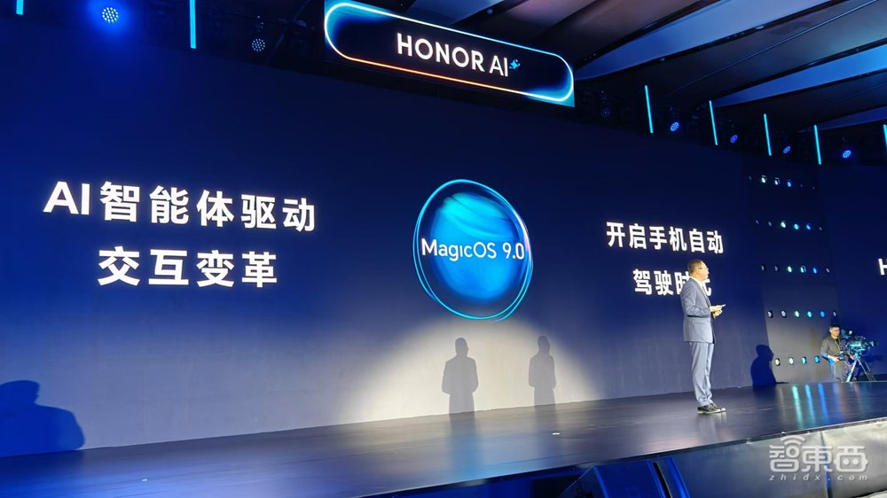 荣耀亮出AI OS大招,对话CEO赵明:未来的AI手机之战,要怎么打?