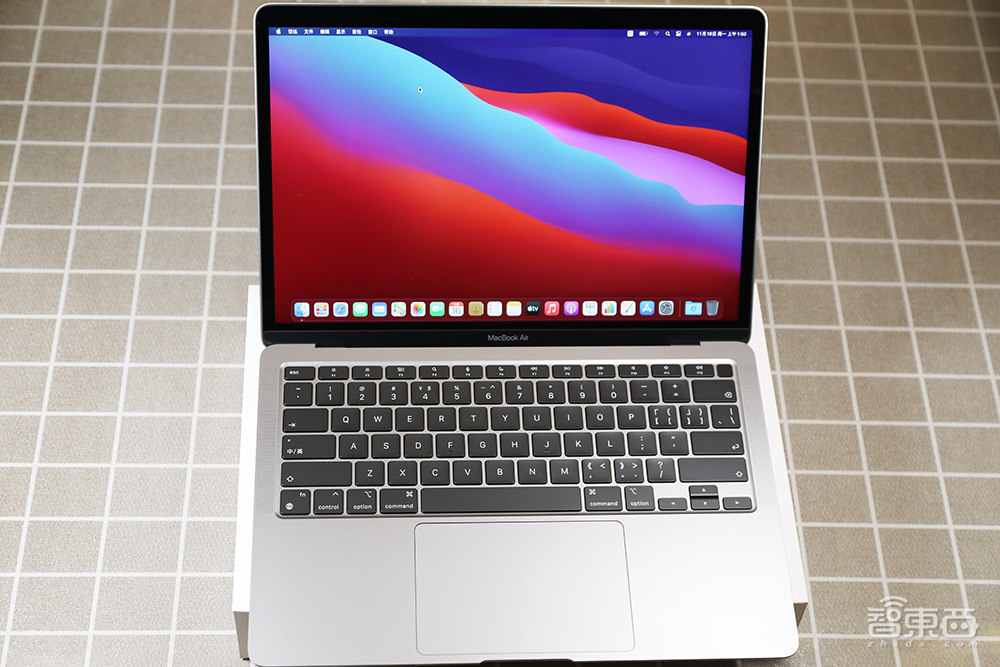 M1芯片版MacBook Air体验,苹果用三招“绝杀”自己?