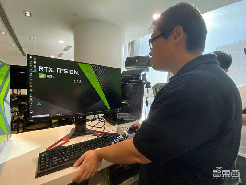 一手游戏,一手视频,详解英伟达光追技术两大解决方案