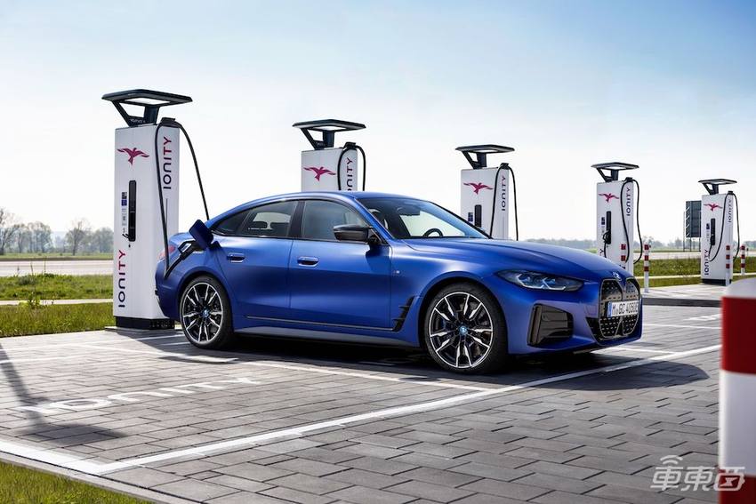 宝马电动车大小王炸发布！iX能跑630公里，i4零百加速3.9秒