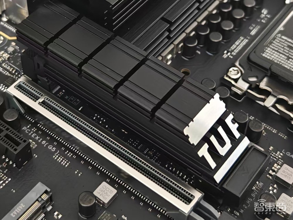 酷睿Ultra 200S首测!功耗唰唰暴降,AI塞入台式机,英特尔这波稳了?