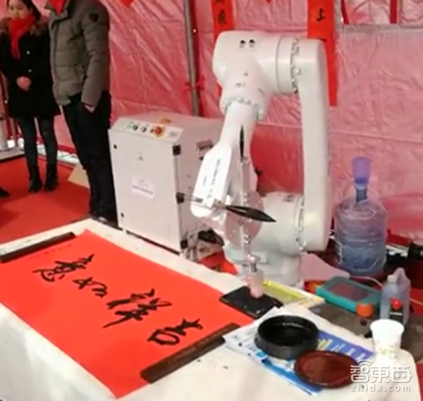 从对子狂人到书法机械臂 AI把春联玩嗨了