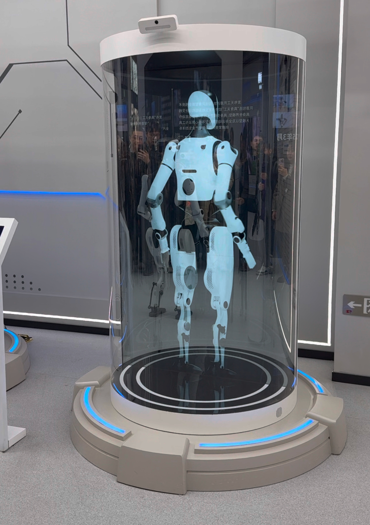 人形机器人上岗当讲解员了！这次真自主、无遥操