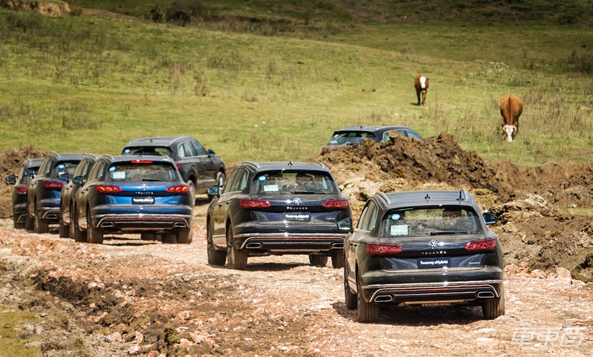 抢先试驾途锐eHybird：百公里加速5.7秒还有L2级自动驾驶