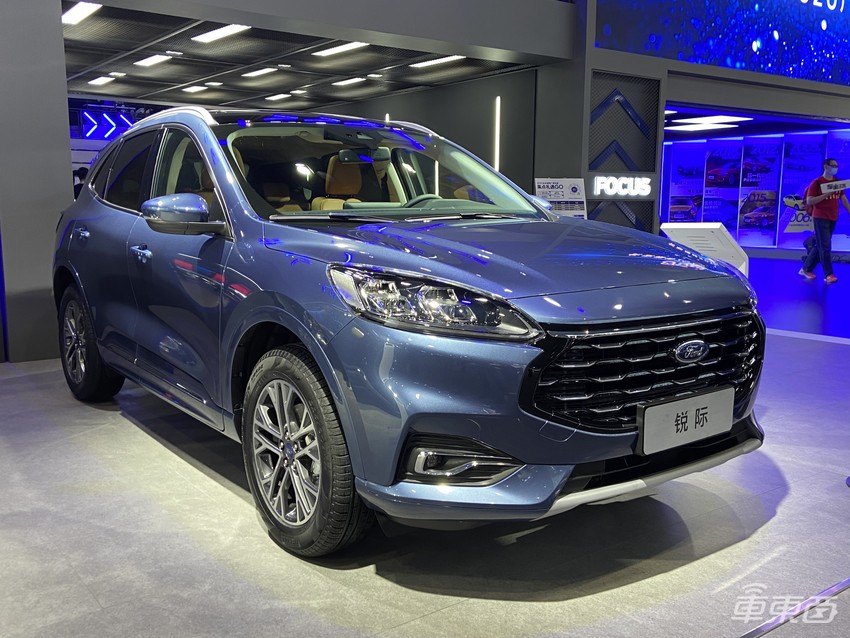 今年最后一场汽车盛会!奔驰最豪SUV开卖,大牌纯电车扎堆亮相